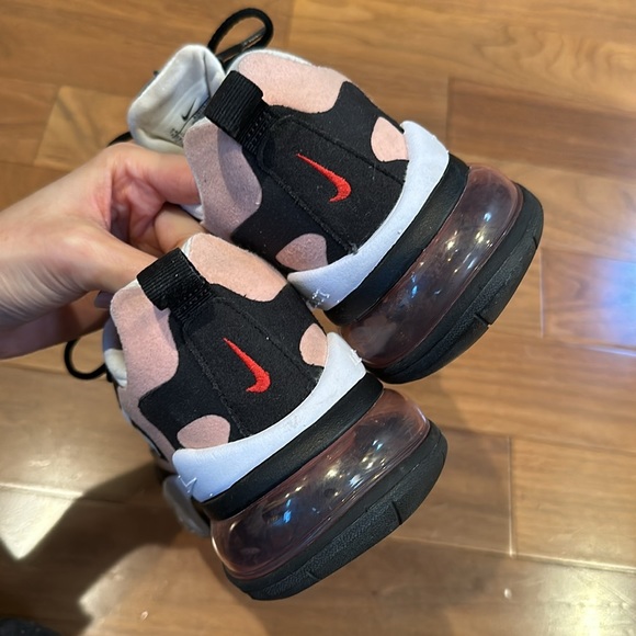 Nike Airmax 270 React Black Pink Bleached Coral - Picture 7 of 10